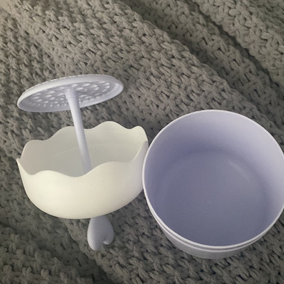 Im selling it because I don’t use it and I never used - Picture 2 of 2